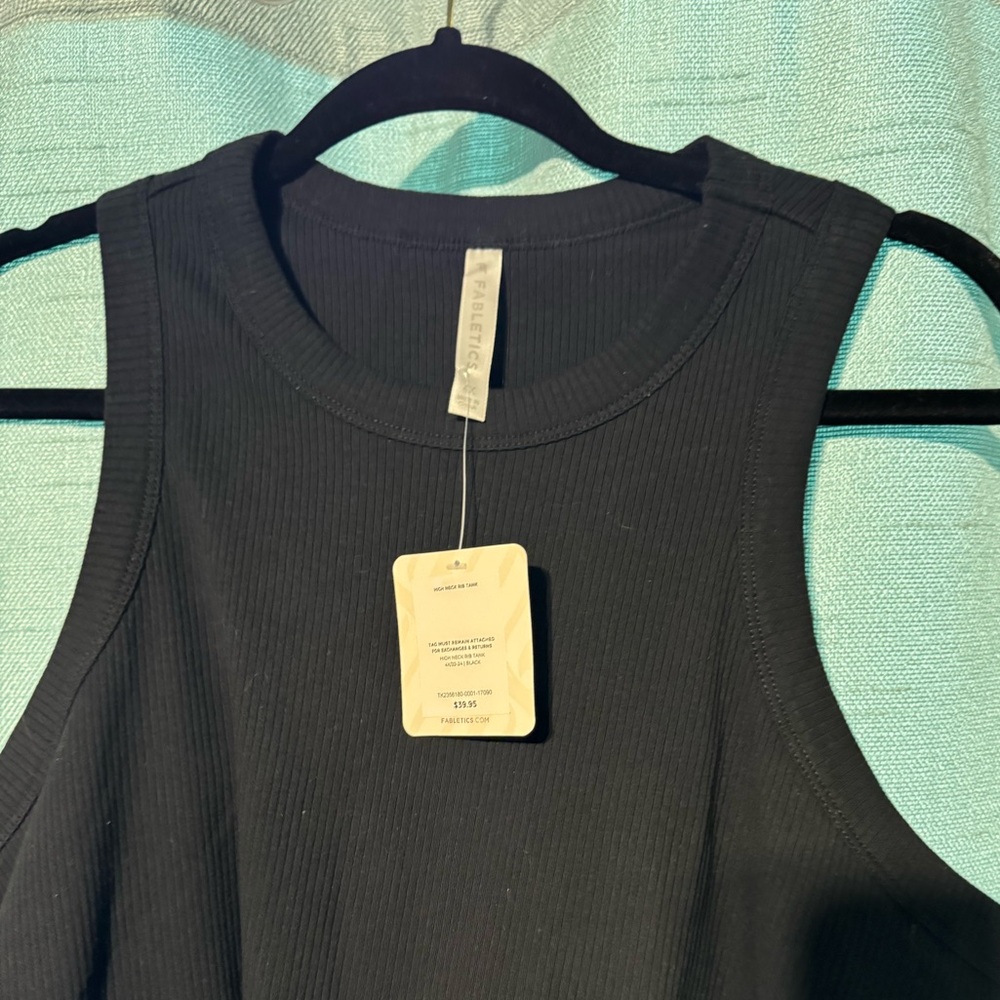 Fabletics sleeveless shirt with built in bra. 4x New with Tags. Black.